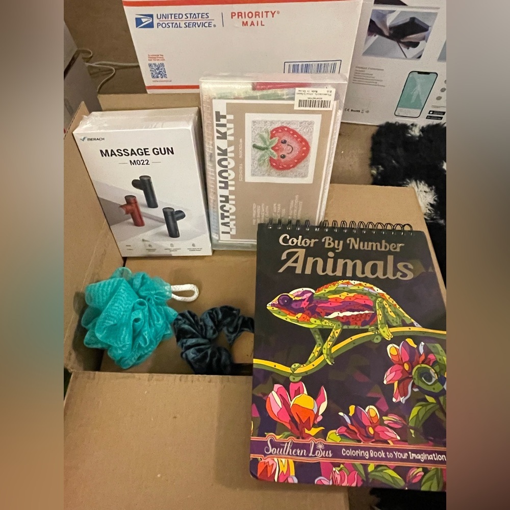 LARGE Amazon MYSTERY box, Brand New Items Only 📦 NO JUNK, 5 ⭐️​ Electronic gift​ - Picture 8 of 16